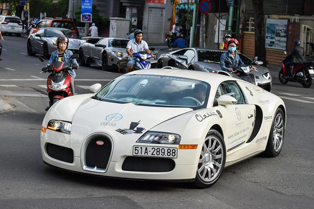 View - 	Bugatti Veyron gần 50 tỷ độc nhất Việt Nam của Qua Vũ tái xuất