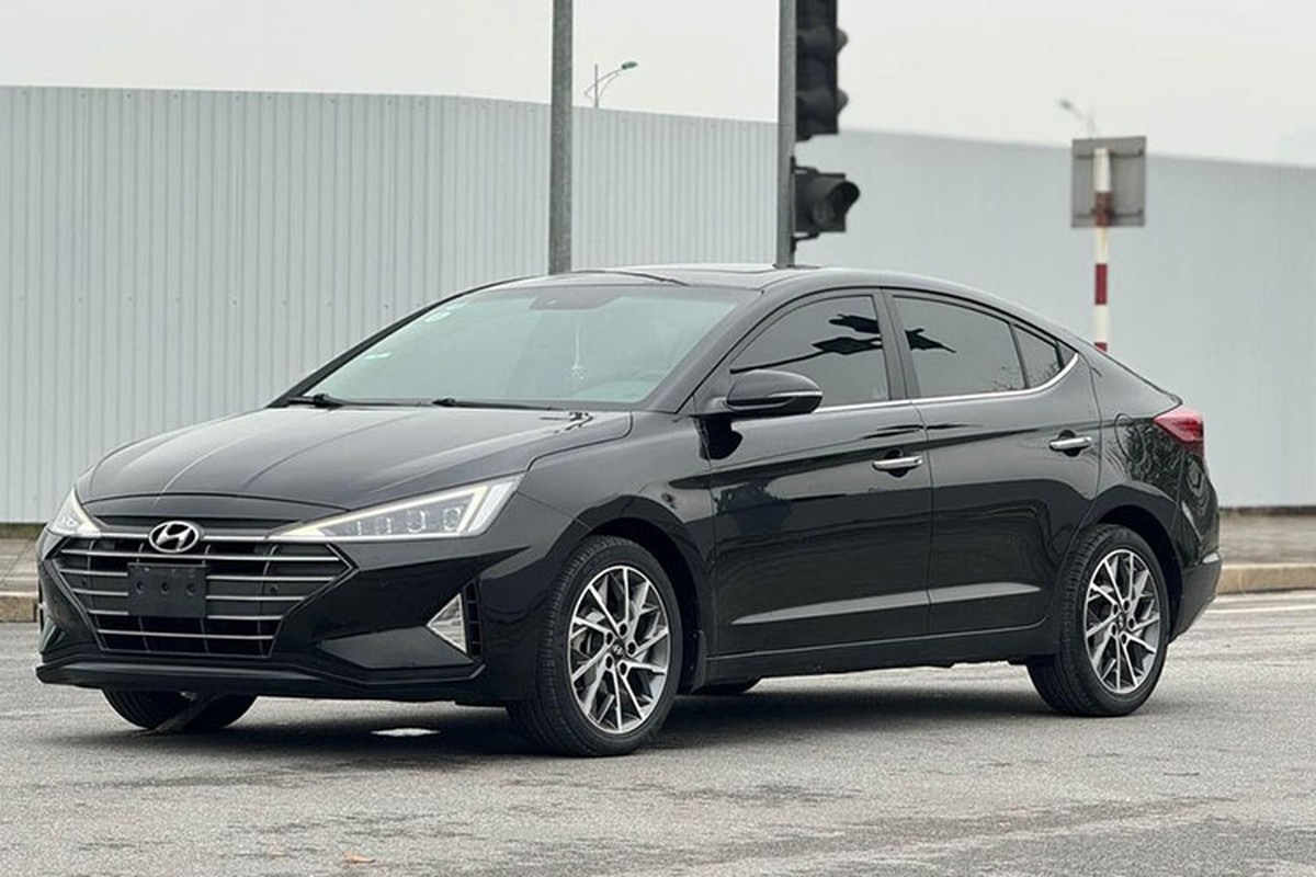 Co nen mua Hyundai Elantra chay 5 nam, duoi 500 trieu o Ha Noi?