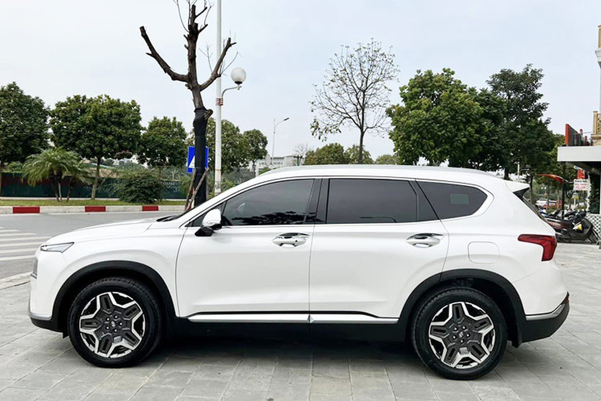 View - 	Lý do Hyundai SantaFe máy dầu đời cũ đội giá 1,3 tỷ đồng