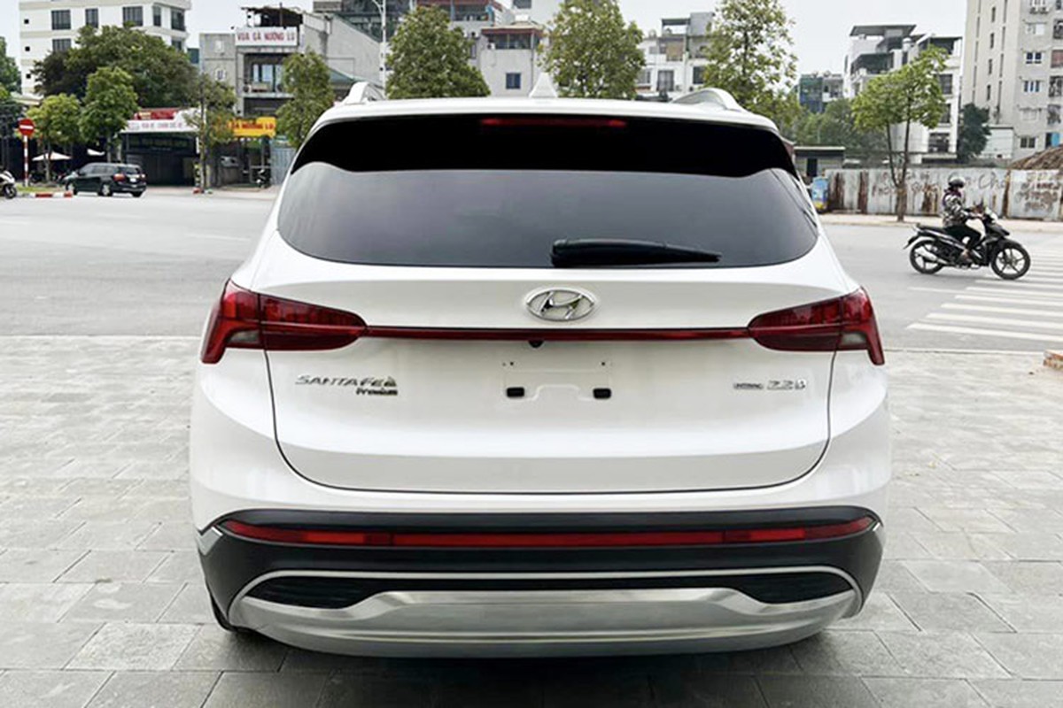 View - 	Lý do Hyundai SantaFe máy dầu đời cũ đội giá 1,3 tỷ đồng