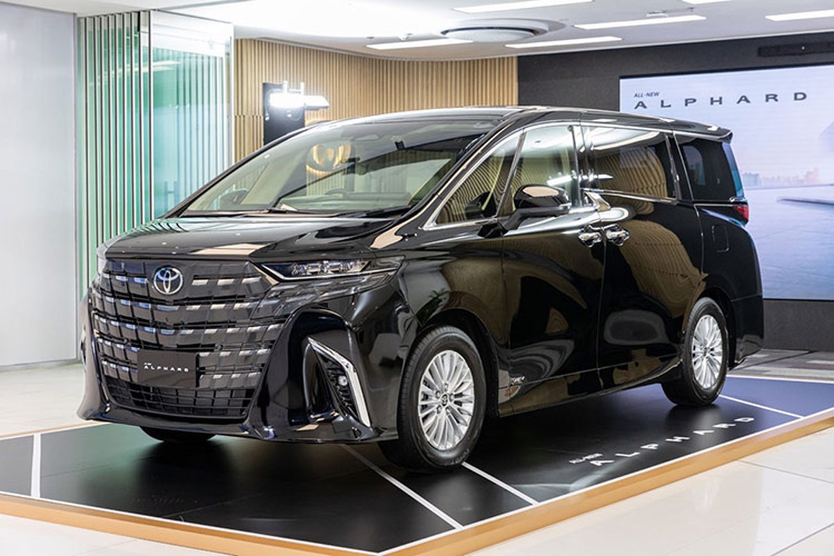 View - 	Toyota Innova lọt top ôtô bán ế nhất Việt Nam tháng 9/2024