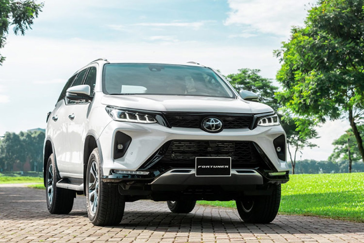 Hyundai SantaFe tang truong manh, nhung Ford Everest moi la 