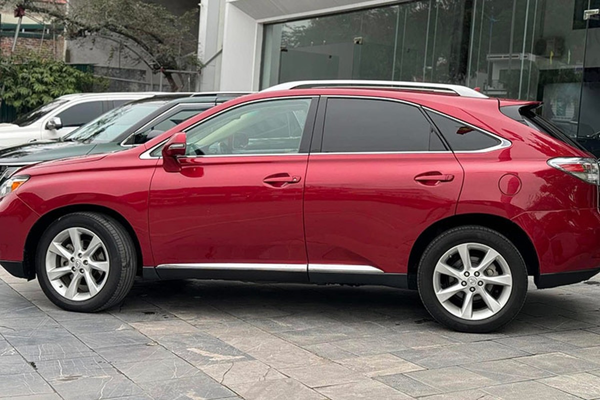 Lexus RX350 chay chan 14 nam, ban dat ngang Mazda CX-5 