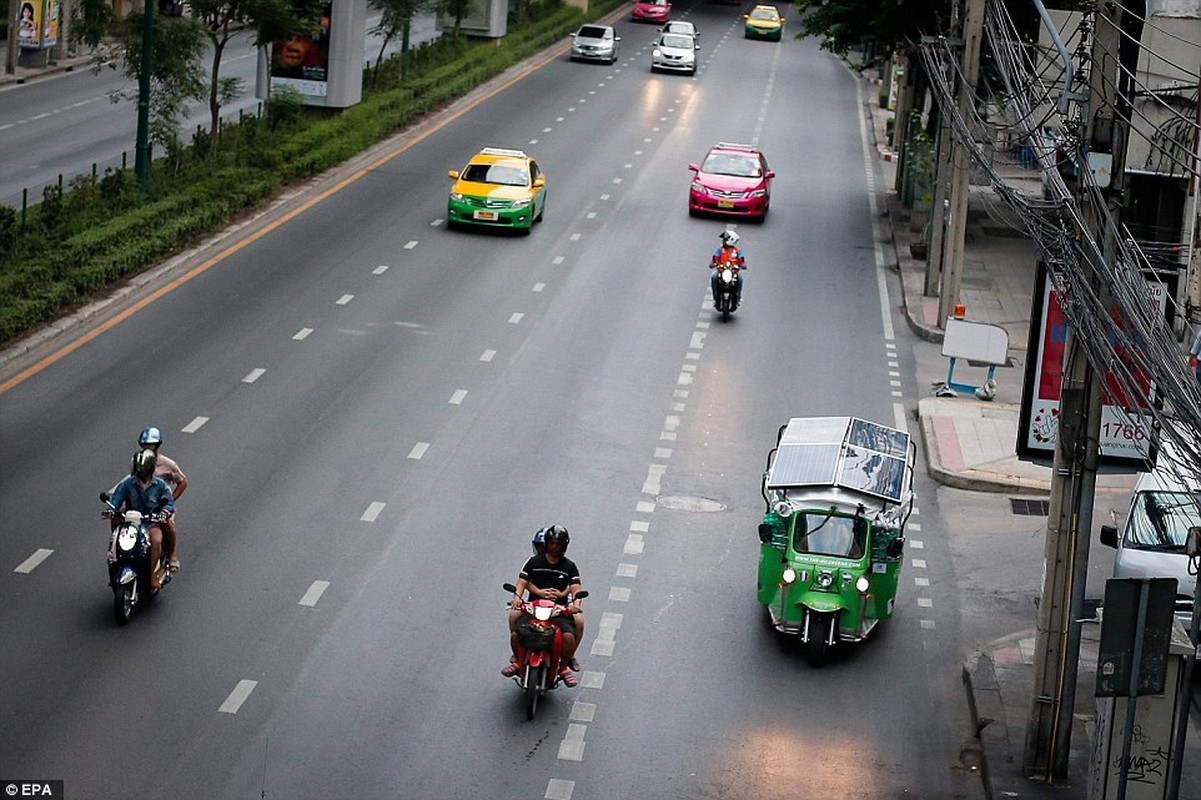 Di qua 15 nuoc bang xe tuk tuk chay dien mat troi-Hinh-6