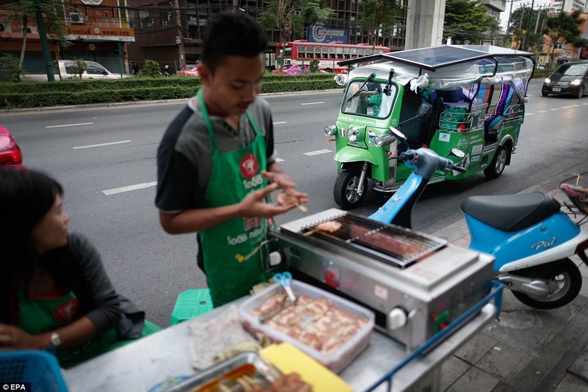 Di qua 15 nuoc bang xe tuk tuk chay dien mat troi-Hinh-8