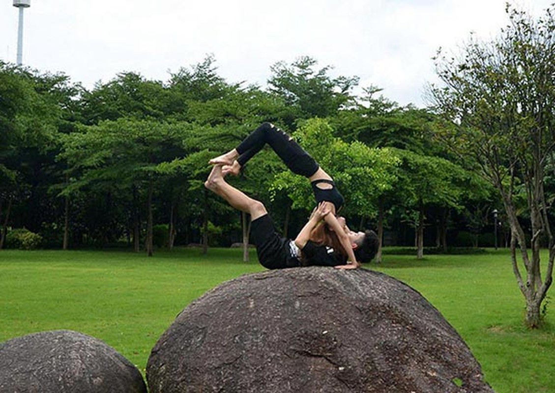 Cap doi yeu nhau noi cong cong khien bao nguoi ghen ti-Hinh-3