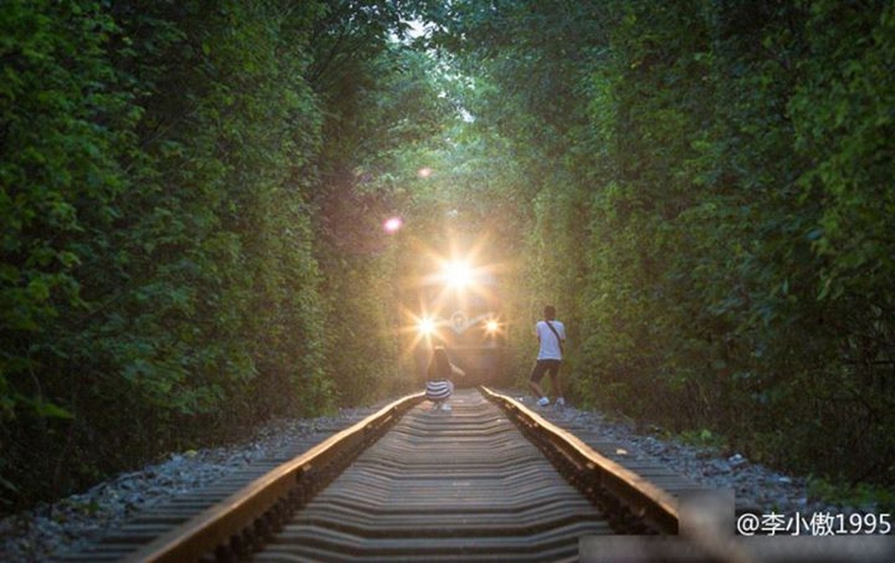 Gai tre doi dau tau... tu suong tren duong ham tinh yeu