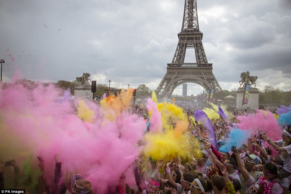 Tung bung le hoi sac mau Colour Run 2016 o Paris-Hinh-7