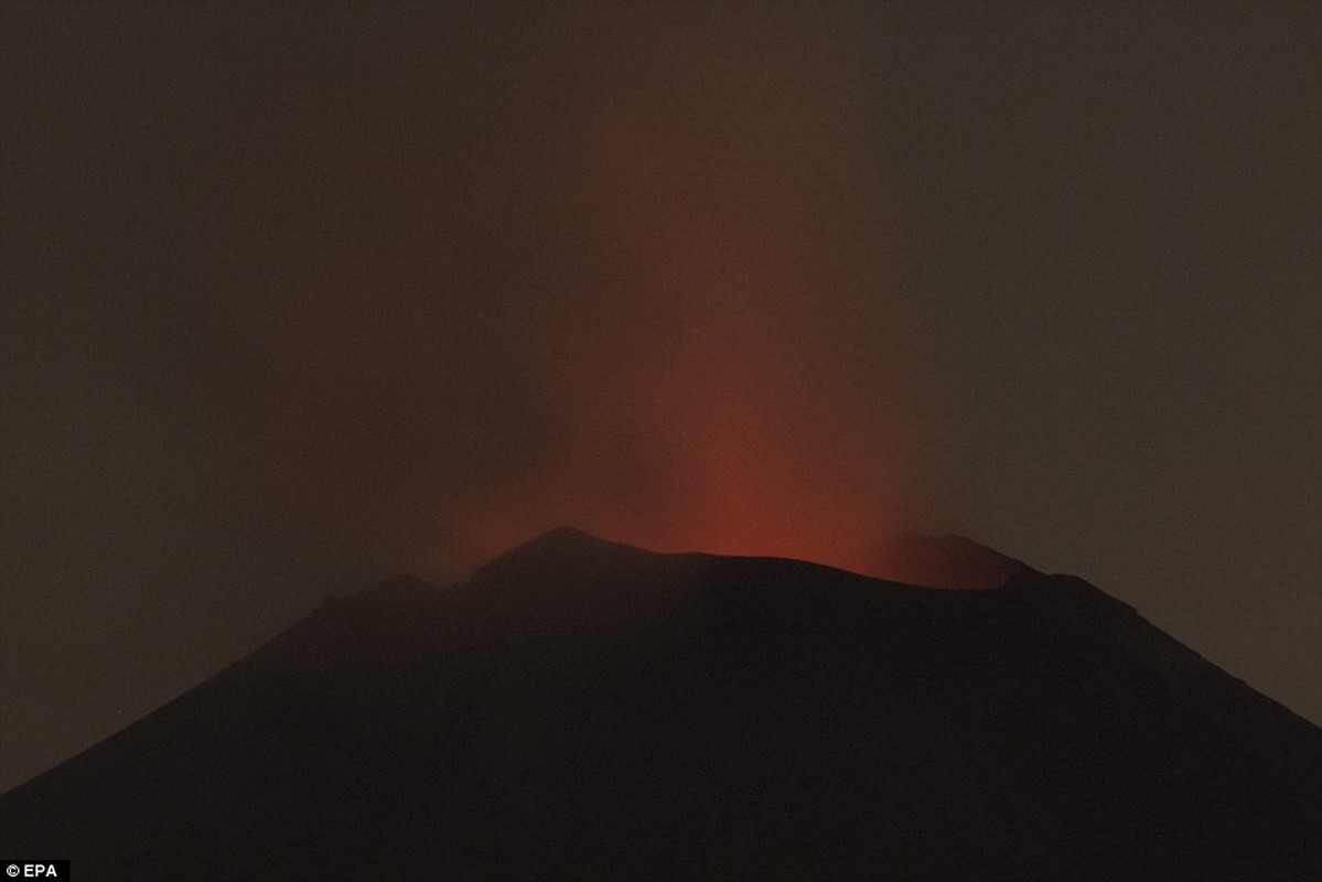 Khon kho vi tro bui nui lua phu kin duong pho Mexico