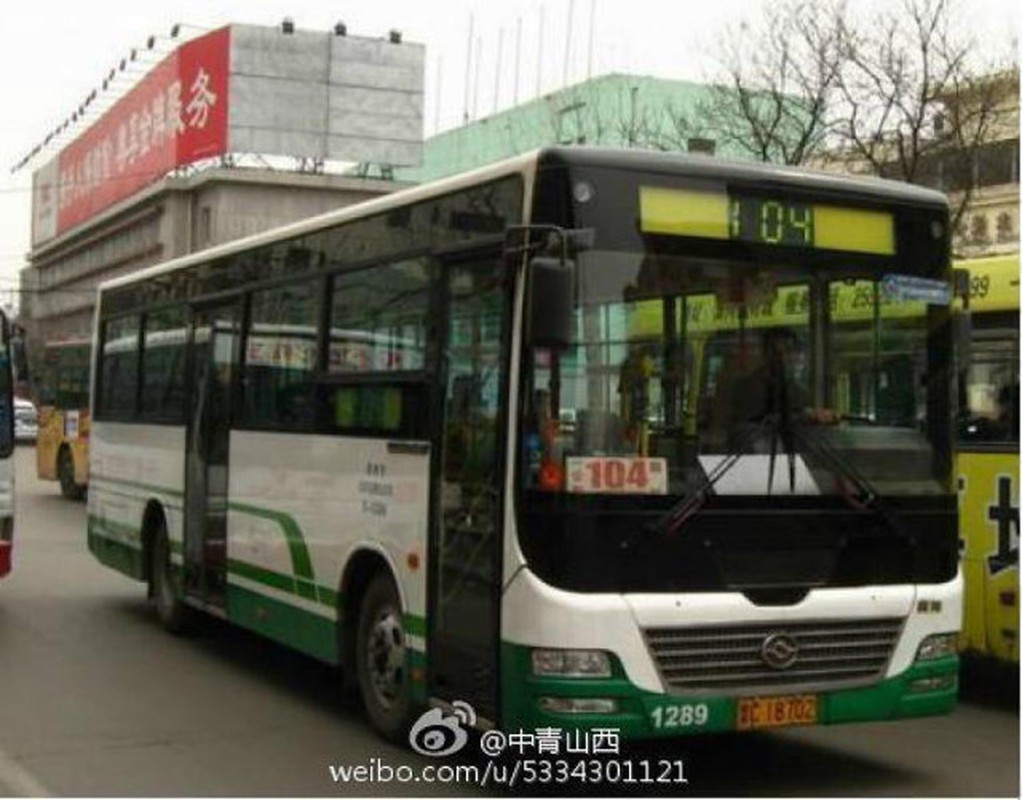 Tai xe xe bus cuoi Lamborghini di lam gay choang vang-Hinh-6