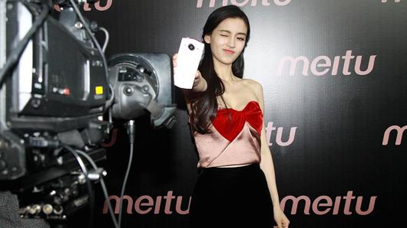 Ve dep me hon cua Angelababy khi chup anh cung dien thoai-Hinh-11