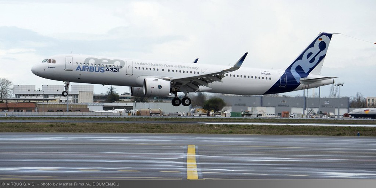 Can canh may bay Airbus A321neo Vietnam Airlines vua thue-Hinh-6