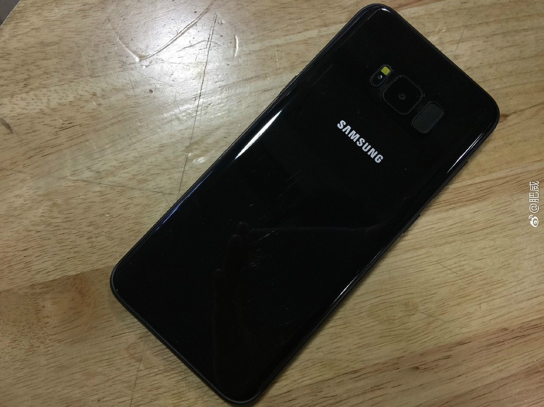 Ro ri anh thuc te Samsung Galaxy S8 phien ban den bong