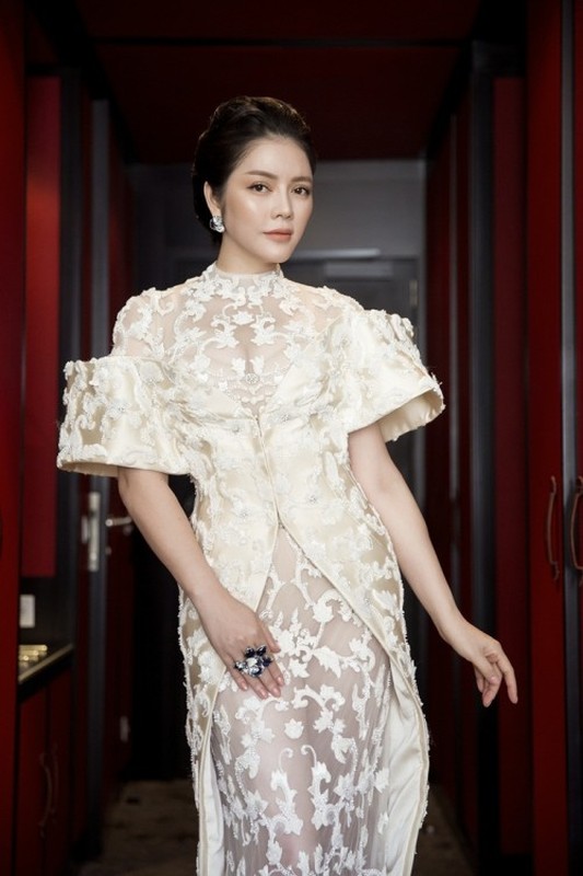 Boc gia trang suc kim cuong cua Ly Nha Ky tai Cannes 2017-Hinh-2