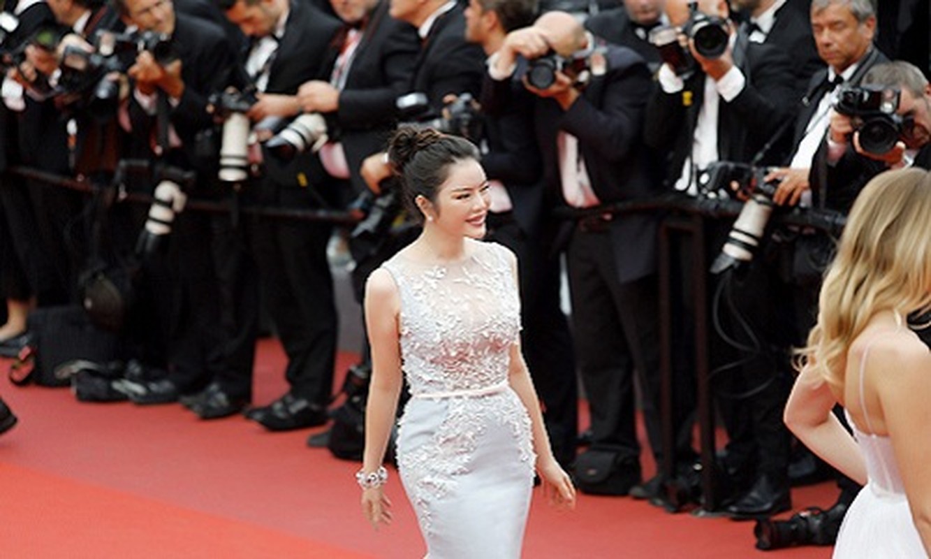 Boc gia trang suc kim cuong cua Ly Nha Ky tai Cannes 2017-Hinh-6