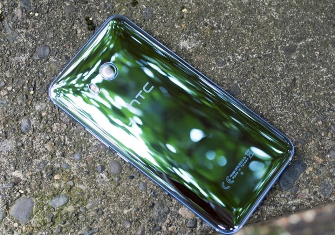 Do dang HTC U11 va Samsung Galaxy S8-Hinh-9