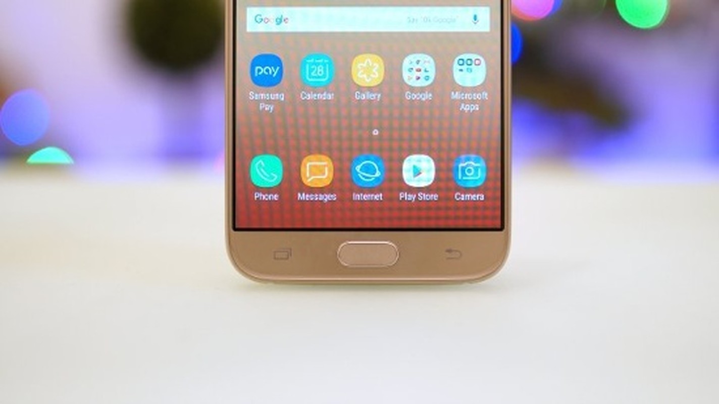 Ngang gia, Galaxy J7 Pro co gi khac so voi Galaxy A5 2016?-Hinh-4