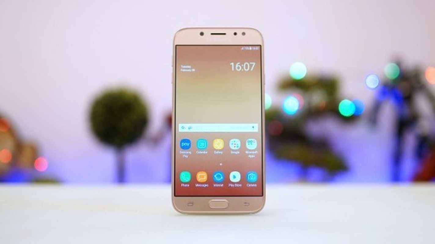 Ngang gia, Galaxy J7 Pro co gi khac so voi Galaxy A5 2016?-Hinh-8