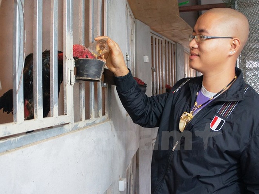 Than phuc nhung trai ga khung tren san thuong giua Thu do-Hinh-2