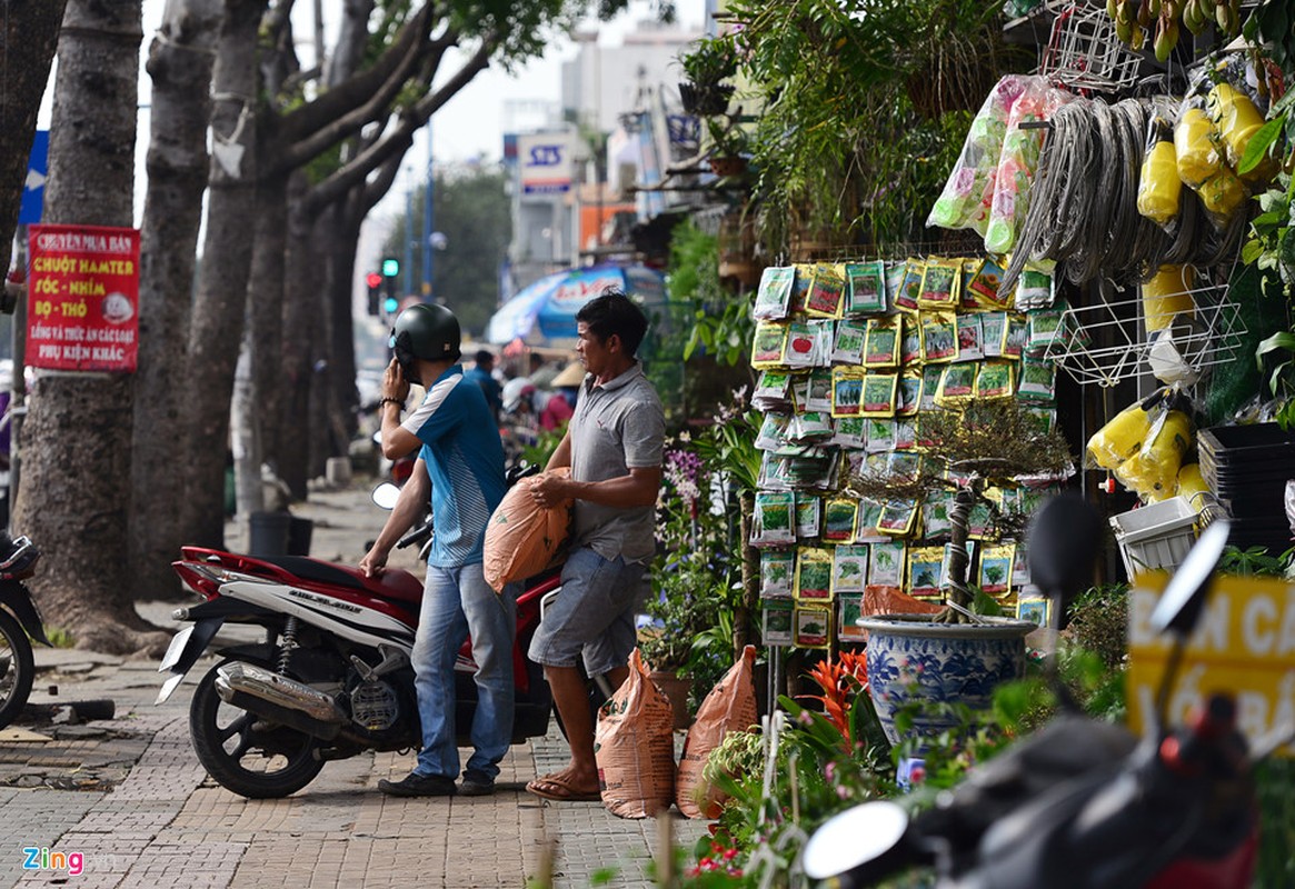 Can canh hang chuc kiot, cay xang giap san bay Tan Son Nhat-Hinh-9