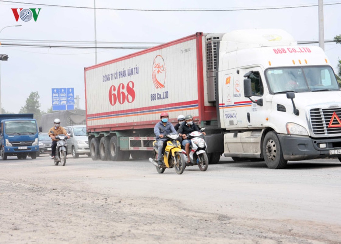 Anh: BOT duong tranh Bien Hoa “ngap chim” trong khoi bui-Hinh-6