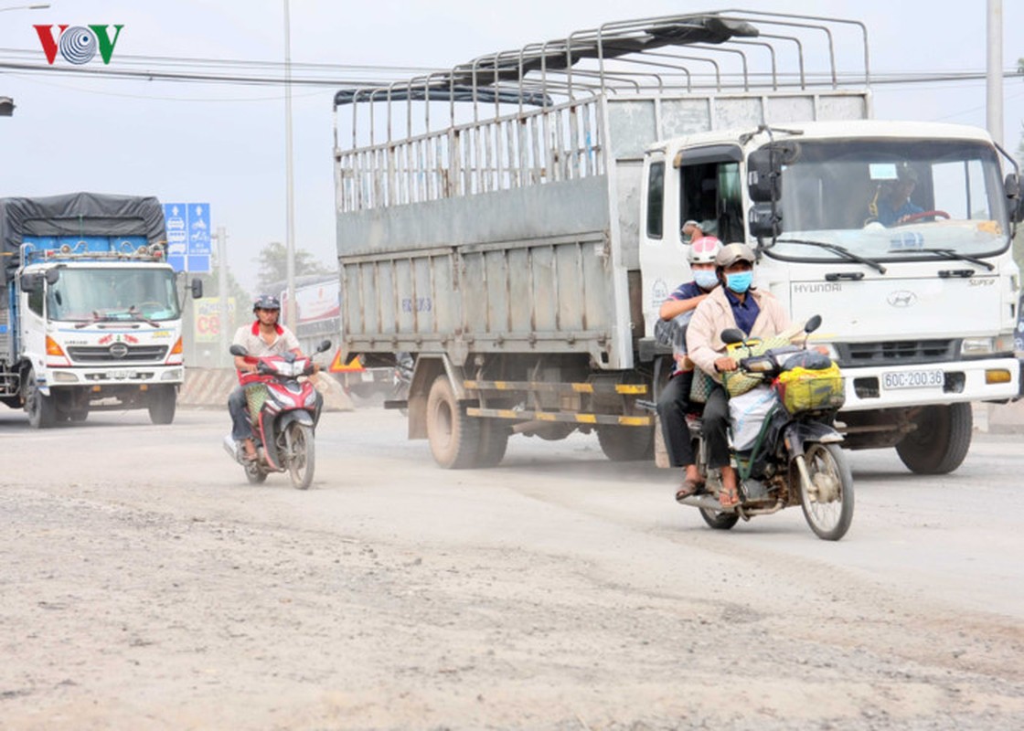 Anh: BOT duong tranh Bien Hoa “ngap chim” trong khoi bui-Hinh-8