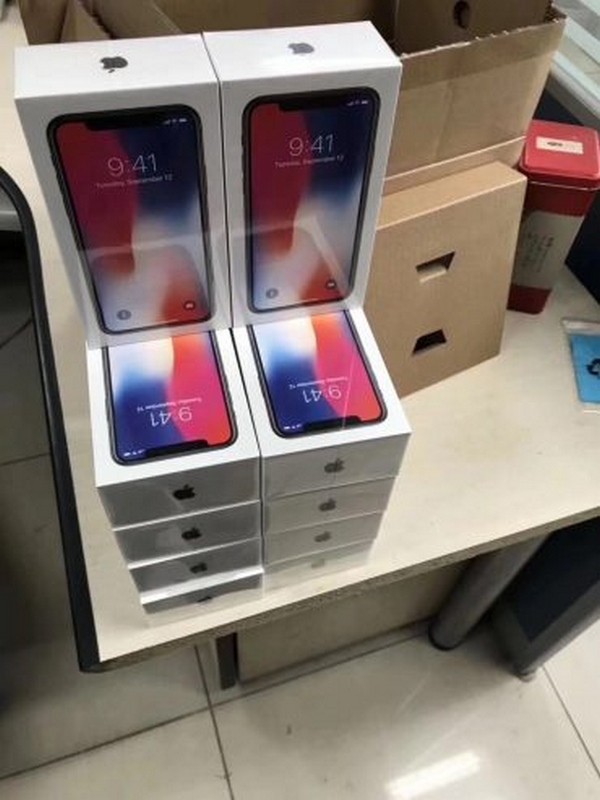 Xuat hien hinh anh iPhone X dap hop truoc ngay len ke-Hinh-2