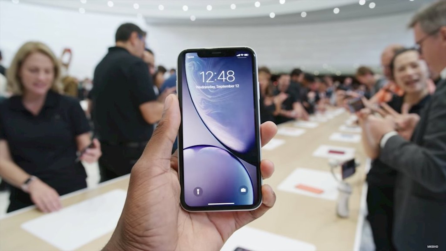 Anh can canh 6 mau sac khac nhau cua iPhone XR