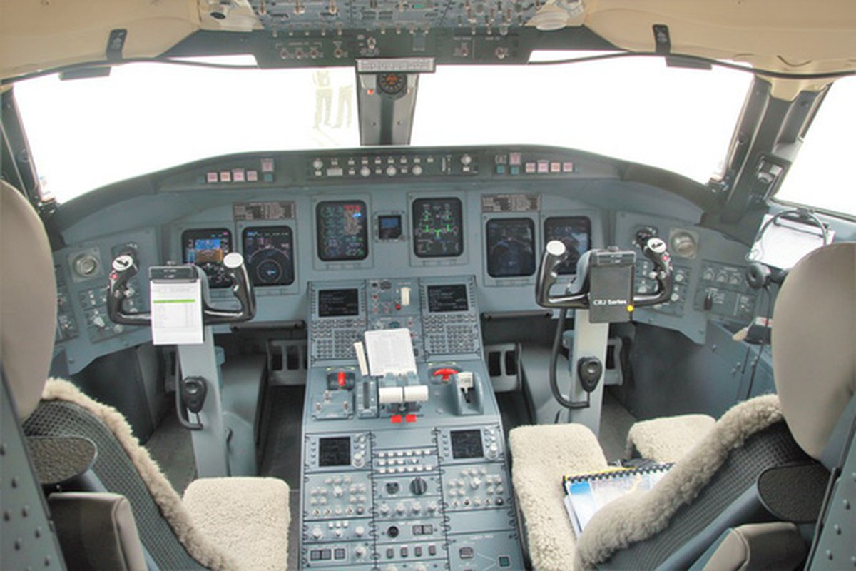 Tan muc may bay Bombardier CRJ900 cua Vietnam Airlines vua bay thu nghiem-Hinh-8