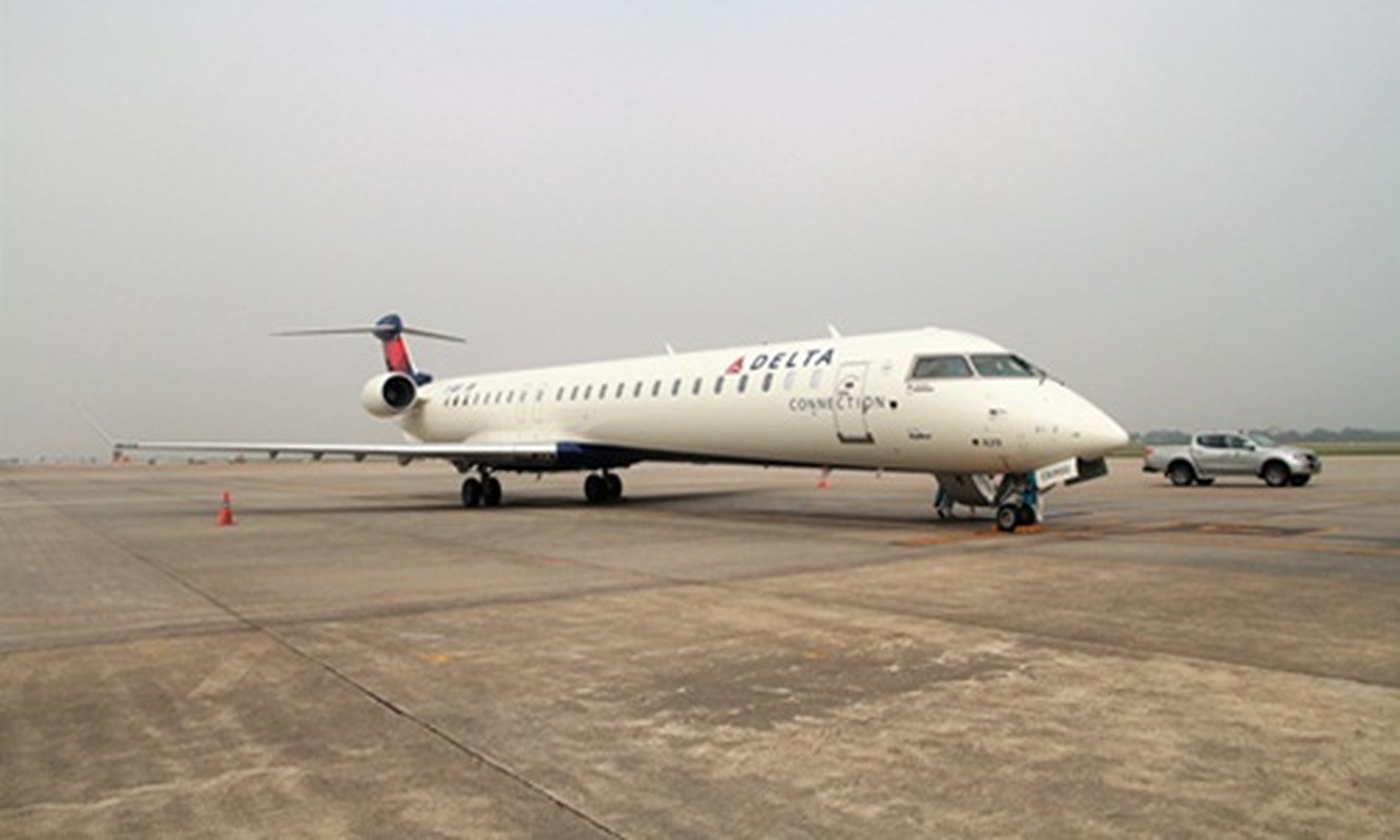 Tan muc may bay Bombardier CRJ900 cua Vietnam Airlines vua bay thu nghiem