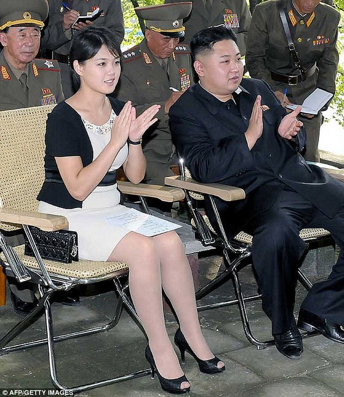 Ngam tui xach hang hieu cua phu nhan ong Kim Jong-un-Hinh-3