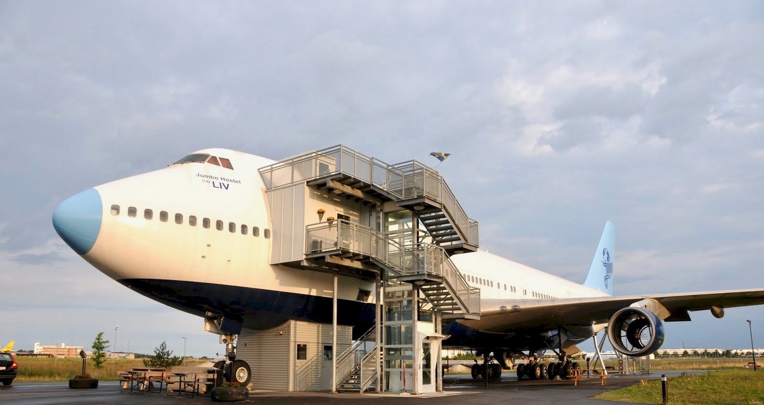 Ben trong khach san duoc ho bien tu Boeing 747