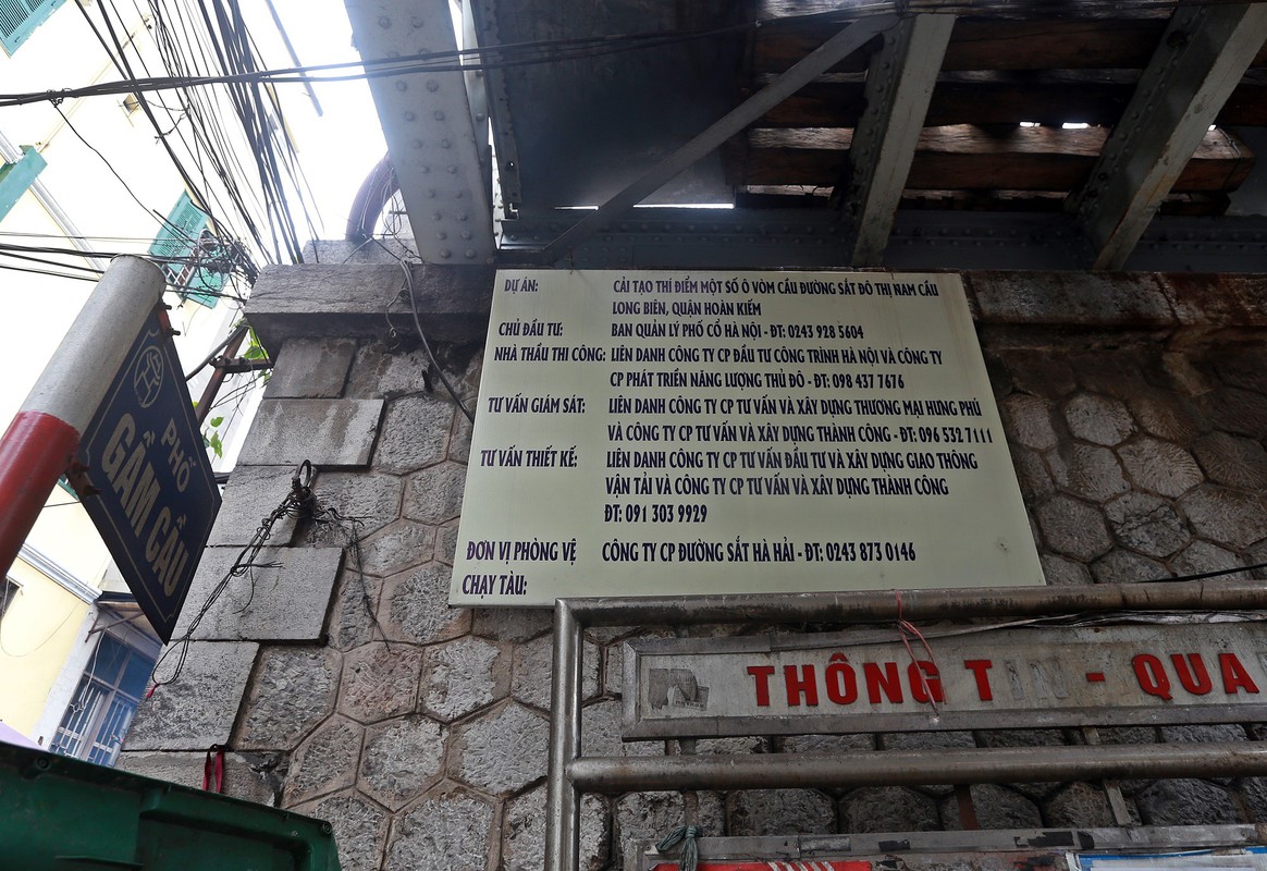 Ha Noi: Vom cau duong sat quay ton kin, hang rong nhech nhac sau thi diem duc thong-Hinh-9