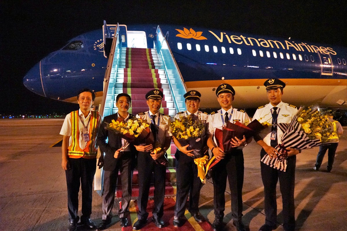 “Soi” tau bay sang Vietnam Airlines bay thang My?-Hinh-4