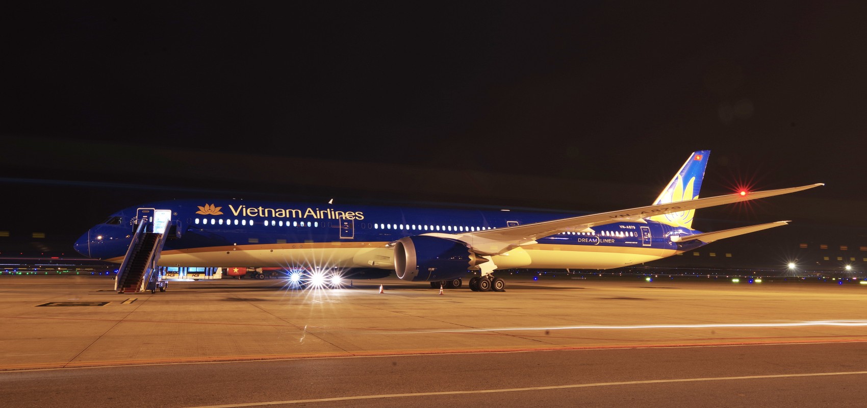 “Soi” tau bay sang Vietnam Airlines bay thang My?-Hinh-5