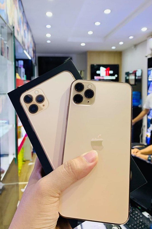 Tan mat iPhone 11 Pro Max dau tien o Viet Nam: Gia 100 trieu dong