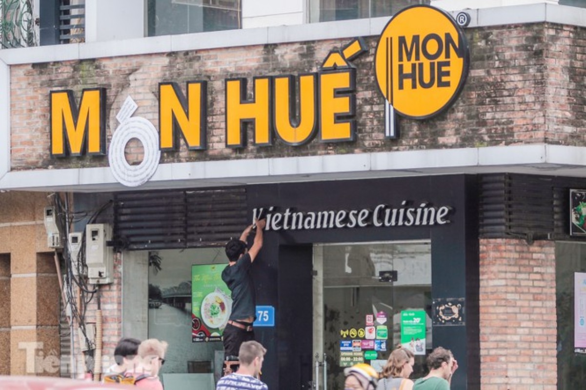 Chuoi cua hang Mon Hue sang dep tiem o TPHCM,  chieu dong cua o Ha Noi-Hinh-10