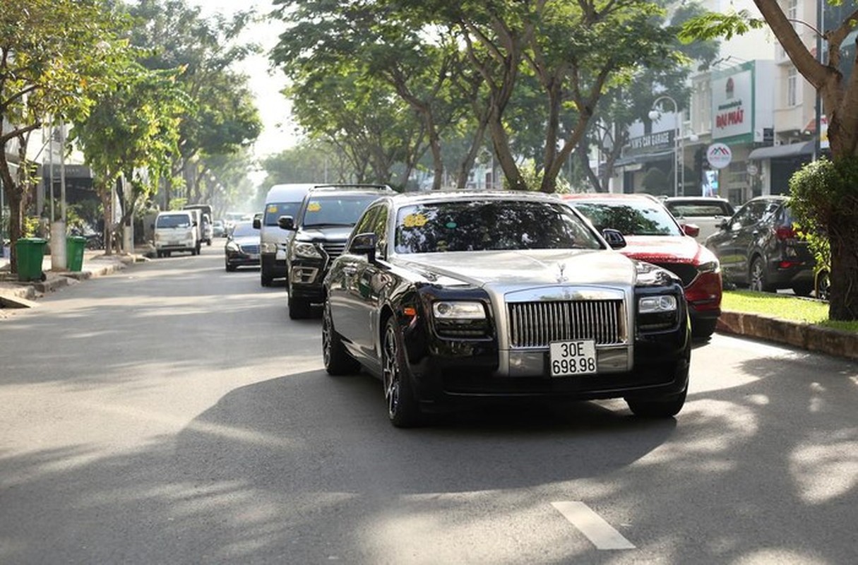 Loa mat dan sieu xe Rolls-Royce, Maybach trong le cuoi Bao Thy-Hinh-4