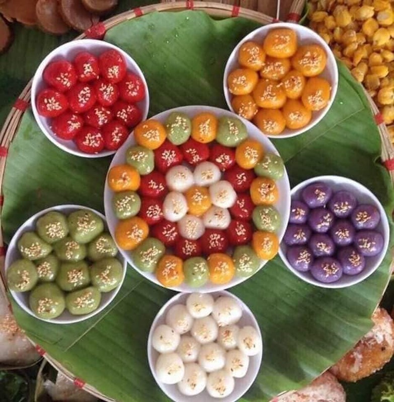 Banh troi ngu sac cung Ram thang Gieng 