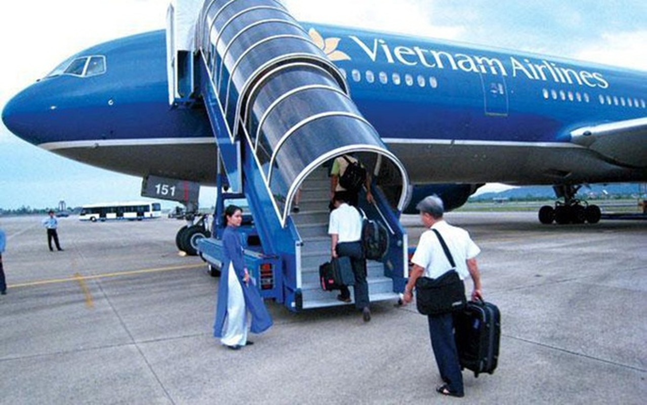 Chi tiet dong may bay vua gap su co no lop cua Vietnam Airlines-Hinh-4