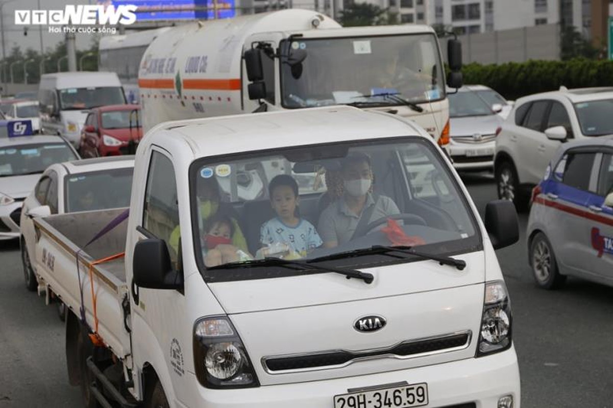 Tac dai hang km o cao toc Phap Van, khach met moi cho xuong xe-Hinh-4