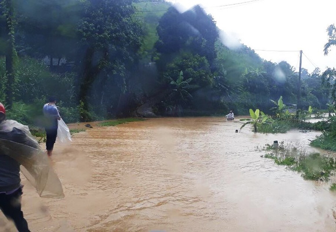 Canh mua lu keo dai tai Lao Cai gay sat lo, ngap ung nghiem trong-Hinh-2