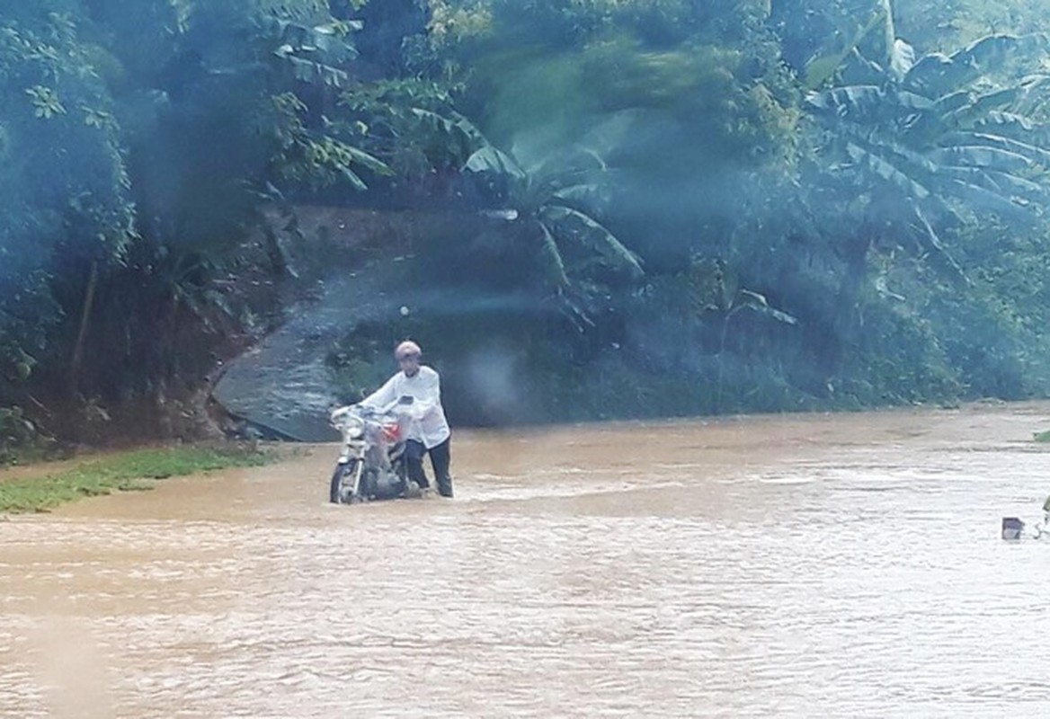 Canh mua lu keo dai tai Lao Cai gay sat lo, ngap ung nghiem trong-Hinh-5