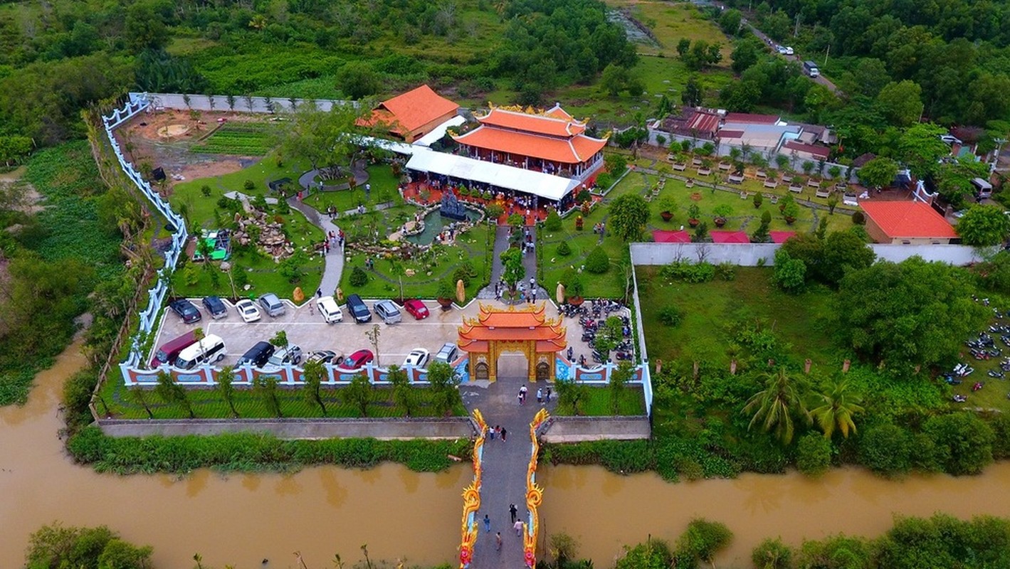 Toan canh kien truc nha tho To hoanh trang cua Hoai Linh-Hinh-3