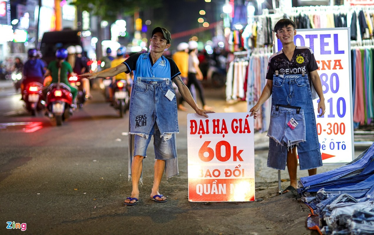 Cua hang dua dai ha gia truoc Black Friday, khach van khong doai hoai-Hinh-14