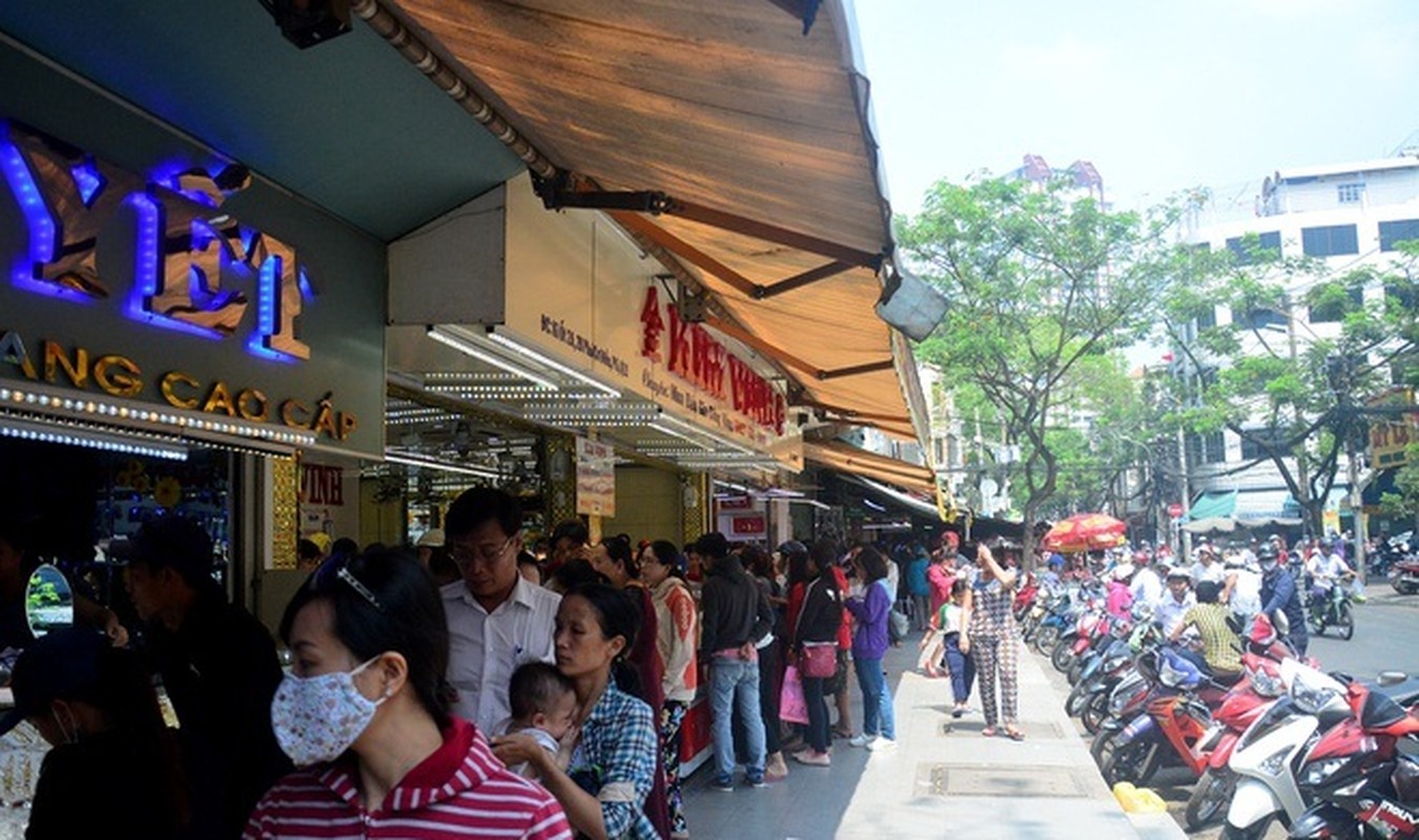 Ben trong khu cho ban vang “binh dan” doc nhat Sai Gon-Hinh-8