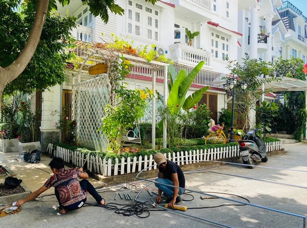 Biet thu ngap khong khi Tet cua ca si Vy Oanh-Hinh-3