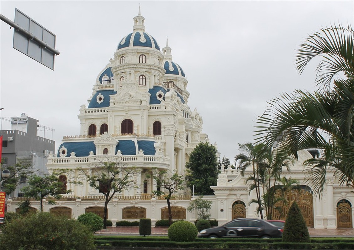 Choang ngop loat lau dai do so o dat cang Hai Phong