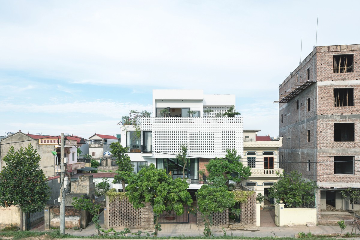 Dung thu thuat “vay muon khong gian”, nha Ha Noi khien bao ngoai ngo ngang