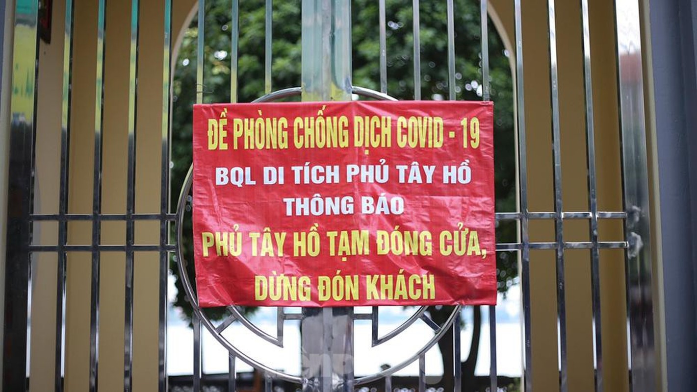 Cua den, chua vang lang trong ngay mung 1-Hinh-6